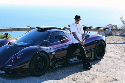 Lewis Hamilton tiene dos Ferraris, un Pagani y otras marcas de lujo en su garage.