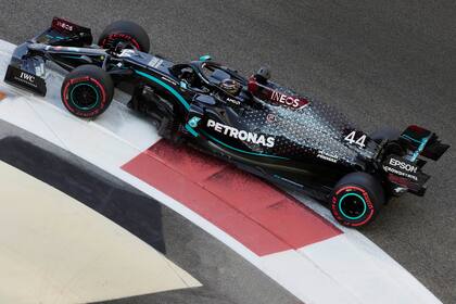 Lewis Hamilton vuelve a la acción tras recuperarse del coronavirus