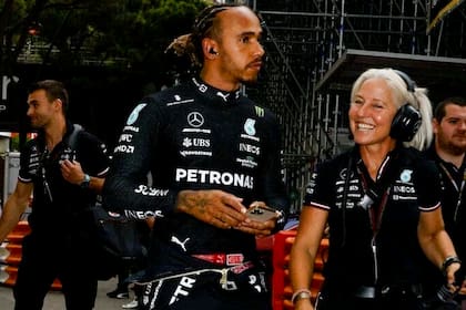 Lewis Hamilton y  Angela Cullen, piloto y entrenadora, anunciaron su separación laboral tras siete años