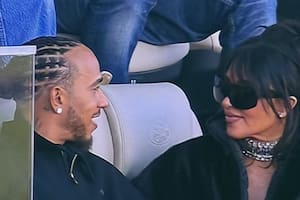 Lewis Hamilton y Kim Kardashian en el Super Bowl LX