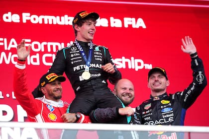 Lewis Hamilton y Max Verstappen compartieron 61 podios en la Fórmula 1; los dos campeones completaron el escenario de premiación en el Gran Premio de Canadá, donde triunfo Andrea Kimi Antonelli
