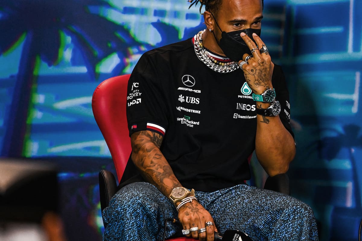 Lewis Hamilton y sus joyas se pasearon por el circuito de Miami en el primer día de entrenamientos