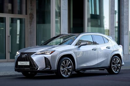 Lexus (en la foto, su modelo UX) encabeza el ranking de marcas más confiables, según Consumer Reports