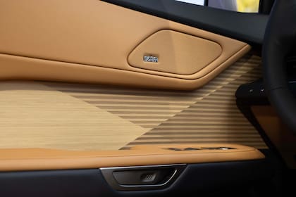 Lexus ES 500e Luxury (versión 100% eléctrica)