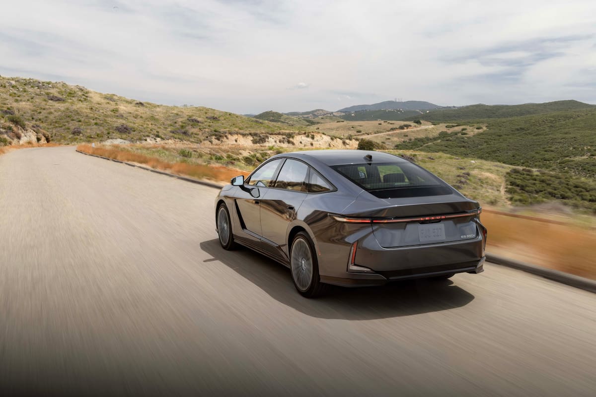 Lexus presentó en la Argentina la octava generación del ES