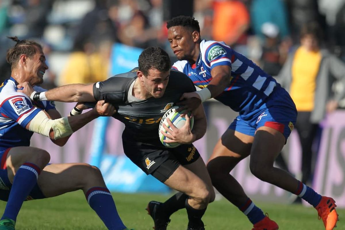 Leyds, Boffelli y Willemse, durante otro choque entre Jaguares y Stormers