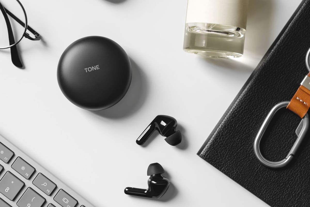 LG presentó sus nuevos auriculares inalámbricos independientes, con un estuche de carga que también tiene luz ultravioleta para eliminar gérmenes