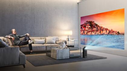 LG presentó un proyector 4K portable que permite proyectar videos de 150 pulgadas