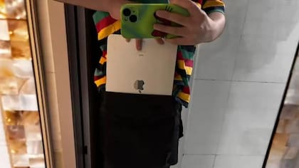 Li, una abogada en Shanghái, asegura que un par de pantalones de hombre talla M puede acomodar una tableta de 28cm y un libro en los bolsillos sin que le quede ajustado
