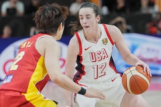 Caitlin Clark ayuda a EE.UU. a vencer a China en su debut en el Mundial femenino