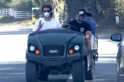 Liam, en la zona de los incendios para ver cómo quedó su hogar en Malibú