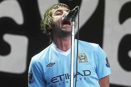 El ex Oasis Liam Gallagher es fanático de Manchester City y manifestó su deseo de que el rosarino sea transferido al club inglés.