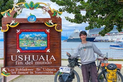 Liam Garner, el joven que con 17 años partió en bicicleta desde Alaska y tras 527 días de viaje llegó a Ushuaia