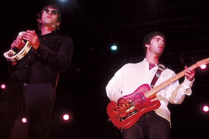 Liam y Noel en el Hot Festival de 2000, segunda visita de Oasis a Buenos Aires