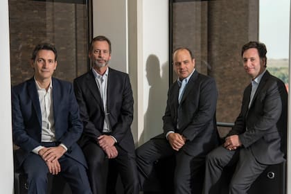 Liban Kusa, Rodrigo Funes de Rioja, Hugo Bruzone e Ignacio Funes de Rioja, miembros del comité ejecutivo del estudio Bruchou & Funes de Rioja
