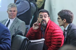“Tengo una patología”: Fernando Esteche se vacunó en la Provincia