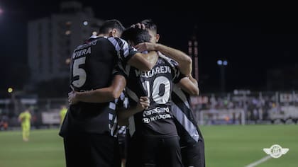 Libertad de Paraguay domina el Apertura de Paraguay con amplia diferencia: recibe a River