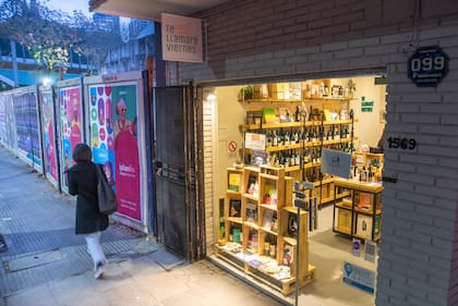 Librerías de Buenos Aires; Te Llamaré Viernes en la calle Pampa casi esquina Libertador