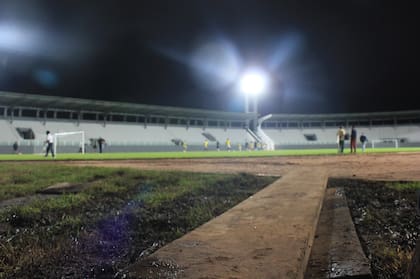 A ras del piso, una noche de copa en América.