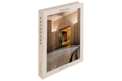 Portada del libro "Kavanagh", publicado con el auspicio del Ministerio de Cultura de la Ciudad de Buenos Aires