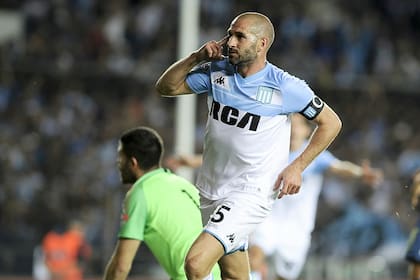 Licha festeja su gol contra Boca Juniors