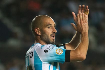 Licha López advirtió que si el entrenador Beccacece lo tiene en sus planes, renovar el contrato será un trámite sencillo; a los 37 años, el delantero es una figura icónica para la Academia