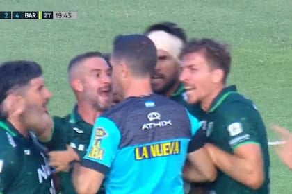 Licha López, uno de los abanderados de las protestas de Sarmiento para el árbitro Pablo Dóvalo en el polémico partido ante Barracas Central