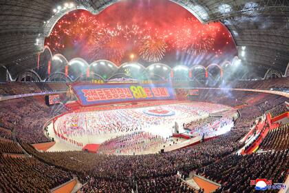 Líder norcoreano promete construir un "paraíso socialista" antes de un posible desfile militar