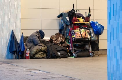 Líderes comunitarios advierten que los refugios no tienen capacidad para absorber a los miles que quedarían en la calle