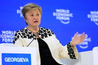 Líderes de política económica en Davos instan a impulsar el crecimiento y combatir la desigualdad