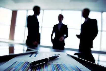 Líderes empresariales analizan riesgos y oportunidades globales en un contexto económico de perspectivas optimistas para 2025