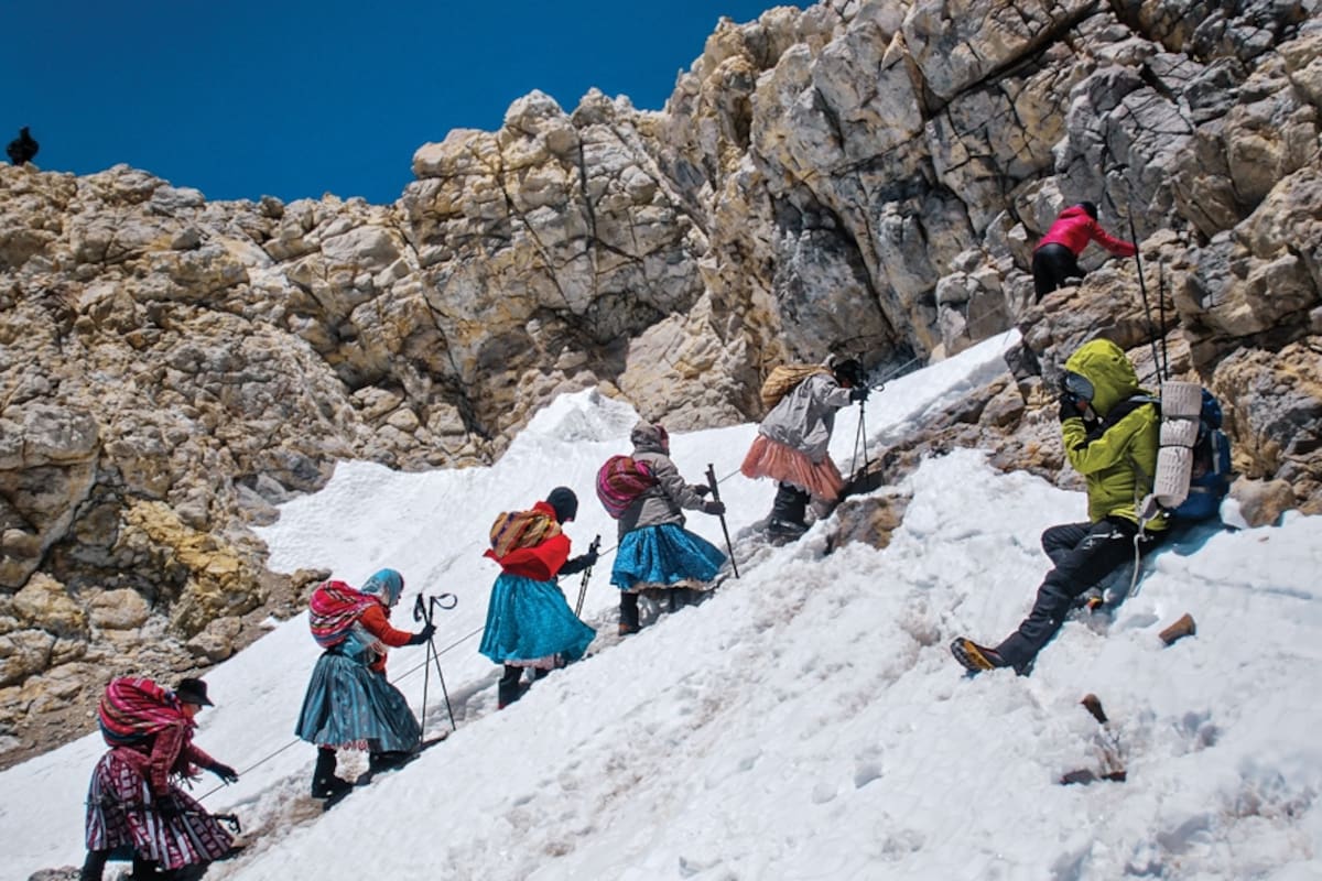 Lidia Huayllas, Dora Mangueño, Lita Gonzales, Cecilia Llusco Alaña y Elena Quispe, en el Aconcagua. Historias de resistencia, especialmente contra el machismo, de cinco mujeres que buscan la cima del mundo