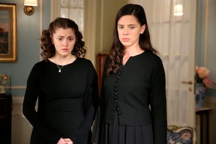 Lidia (Minerva Casero) le cuenta a su hermana (Delfina Chaves) acerca del crimen que cometió Gabriel (Federico Salles), y cómo su madre (Virginia Innocenti) intentó encubrirlo