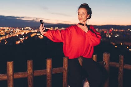 En los últimos años se multiplicaron los influencers virtuales: personajes creados íntegramente por inteligencia artificial como Lil Miquela que tiene 1,6 millones de seguidores en Instagram