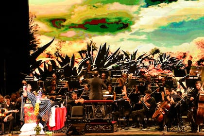Lila Downs y la orquesta sinfónica, en el Teatro Colón