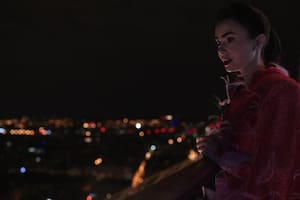 Lili Collins tiene que tomar decisiones radicales en la nueva temporada de la serie