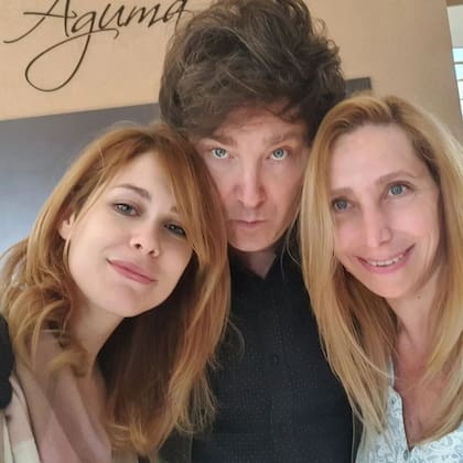 Lilia Lemoine con los hermanos Milei