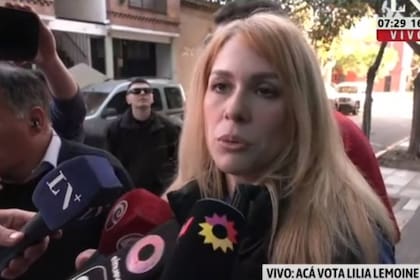Lilia Lemoine fue temprano a votar