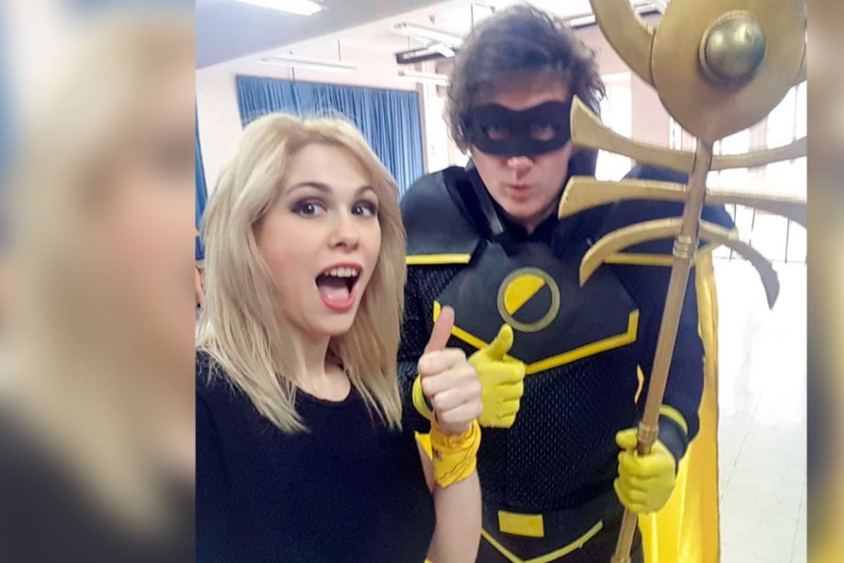 Lilia Lemoine junto a Javier Milei personificando al “Capitán Anarco Libertario”