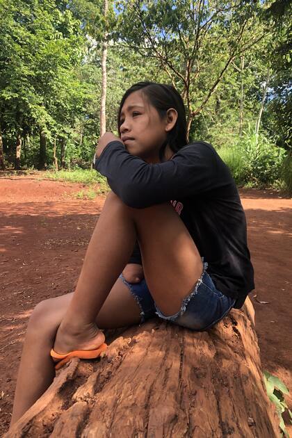 Lilian Ojeda vive en la comunidad Jasy Porá de Iguazú con su mamá y sus hermanos en una vivienda muy precaria