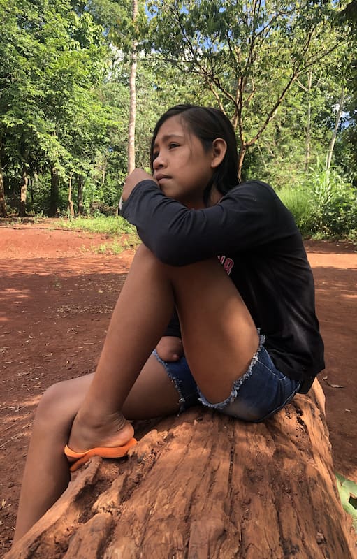 Lilian Ojeda vive en la comunidad Jasy Porá de Iguazú con su mamá y sus hermanos en una vivienda muy precaria
