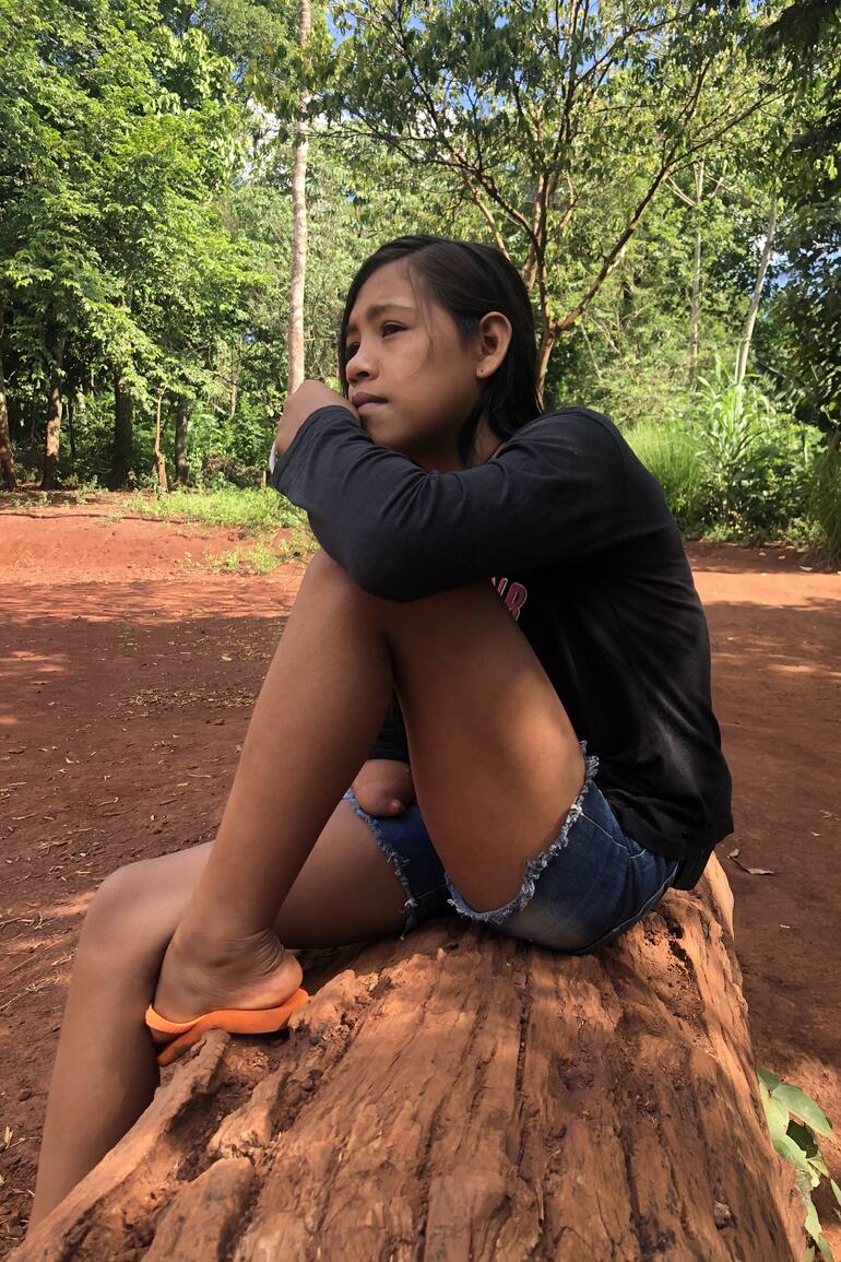 Lilian Ojeda vive en la comunidad Jasy Porá de Iguazú con su mamá y sus hermanos en una vivienda muy precaria