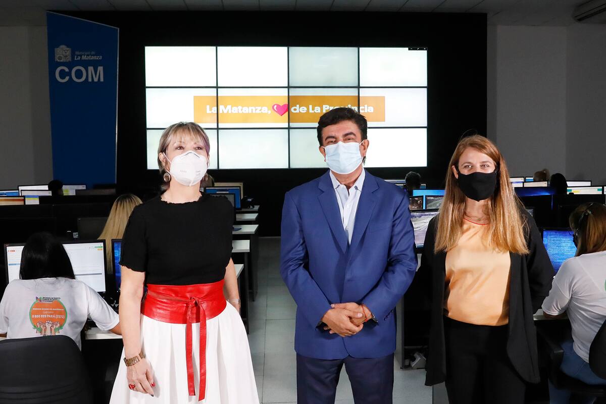 Liliana Hendel, Fernando Espinoza y Cecilia Lacoste en el lanzamiento del 0800-PARA.