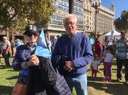 Liliana y Carlos Monvale, productores de la zona de Lobos