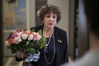 Liliane Rovere es Arlette, la más veterana y cáustica de los socios que conforman la agencia de representaciones ASK, en la serie francesa Ten Percent, disponible en Netflix