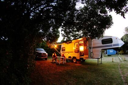 En el camping Miguel Lillo, en Necochea reducirán la capacidad del predio en un 50 %, entre otras medidas acordadas con las autoridades provinciales