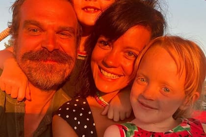 La cantante junto a sus dos hijas y su último exmarido