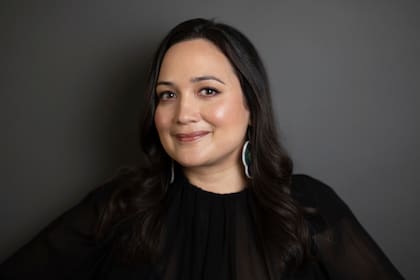 Lily Gladstone posa para un retrato para promover la película "Fancy Dance" el domingo 16 de junio de 2024, en Nueva York. (Foto Matt Licari/Invision/AP)