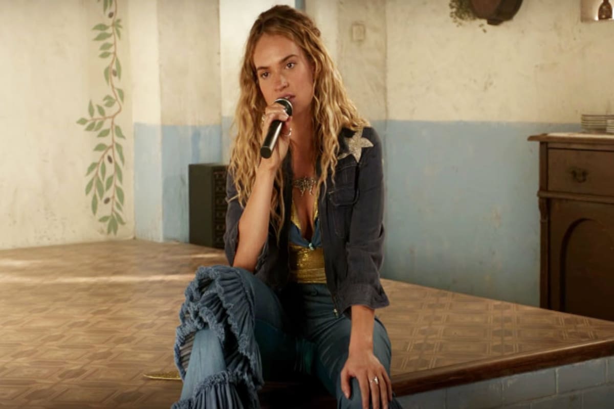 Lily James, una actriz a prueba de riesgos que ahora en Mamma Mia! Vamos otra vez encarna a Donna, el papel que hizo Meryl Streep en la primera parte