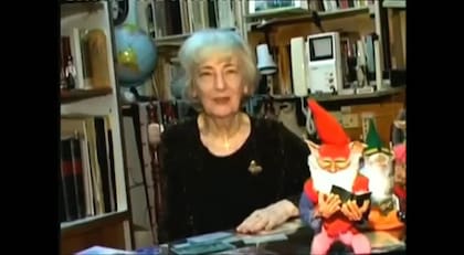 Lily Süllos nació en Hungría en 1928 y desde muy joven se dedicó al estudio de la astrología